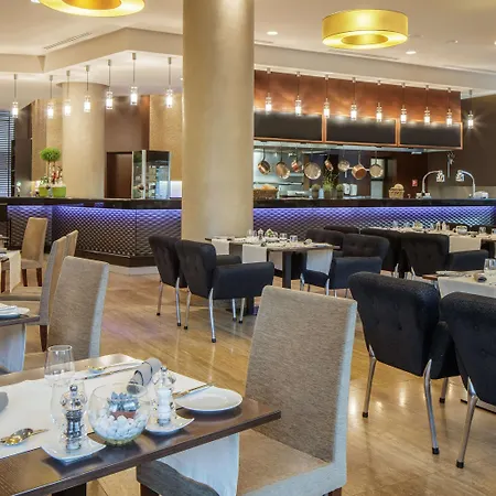 Doubletree By Hilton Отель Братислава