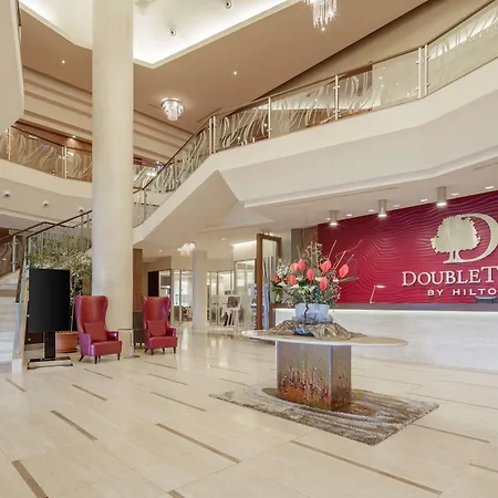 Doubletree By Hilton Отель Братислава