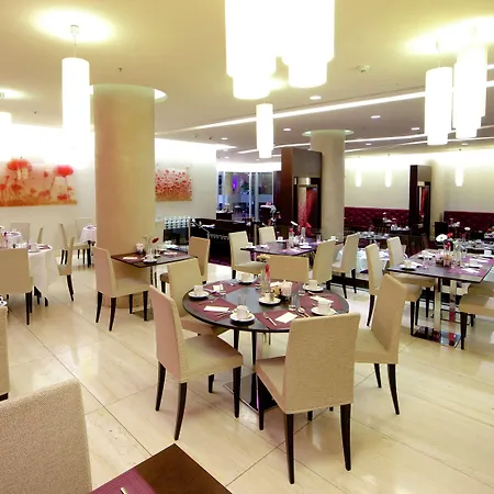 Doubletree By Hilton Отель Братислава