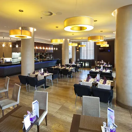 Отель Doubletree By Hilton