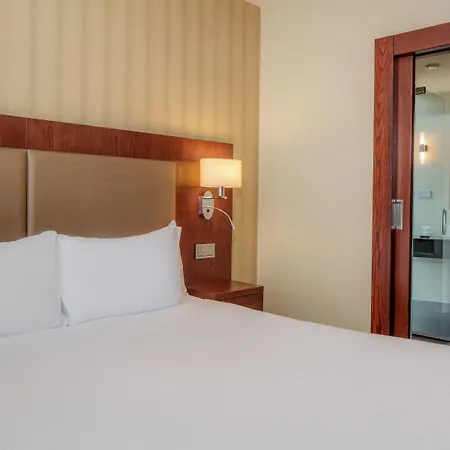 Отель Doubletree By Hilton Братислава