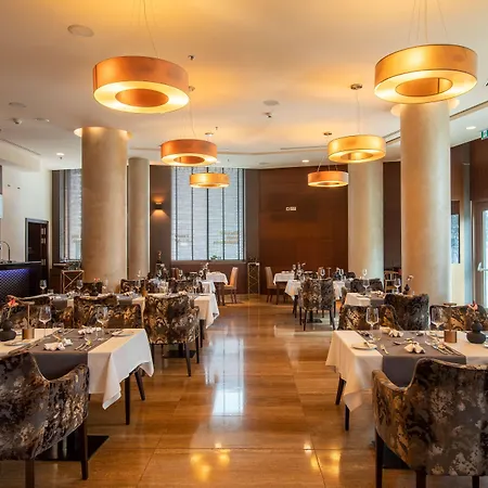 Отель Doubletree By Hilton Братислава