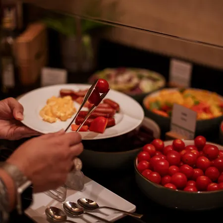 Отель Doubletree By Hilton 4*