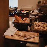 Doubletree By Hilton Отель Братислава